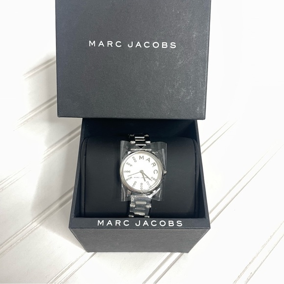 Marc Jacobs Women's MJ3566 'Roxy' Stainless Steel Watch - Picture 2 of 9